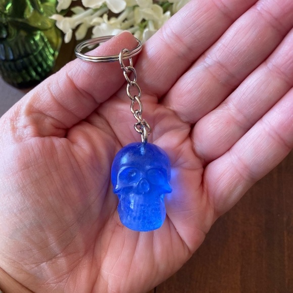 Handmade Resin Brilliant Blue Skull 3” Keychain Gothic Backpack Bag Charm NEW - Picture 5 of 8